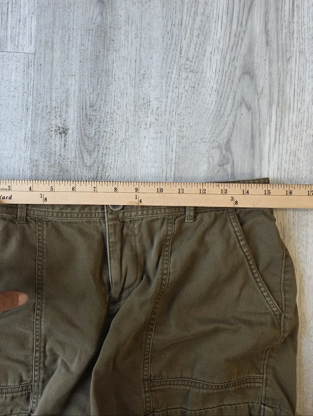 Old Navy Women’s 6 Olive Green Utility Shorts